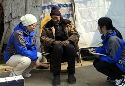 恒德社工入户探访老人