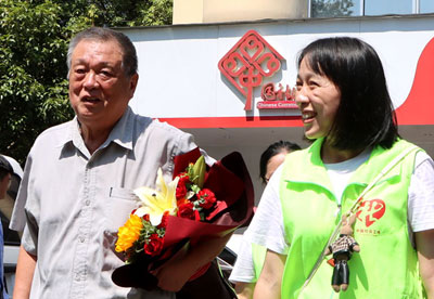 慰问抗战老兵主题党日活动