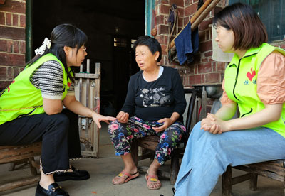 关爱老人 情暖重阳